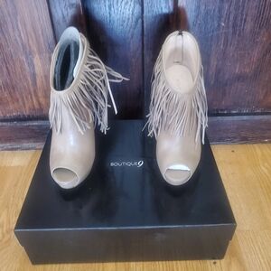 Leather Boutique 9 Tan Fringe Peep-Toe Ankle Boots. Brand New.